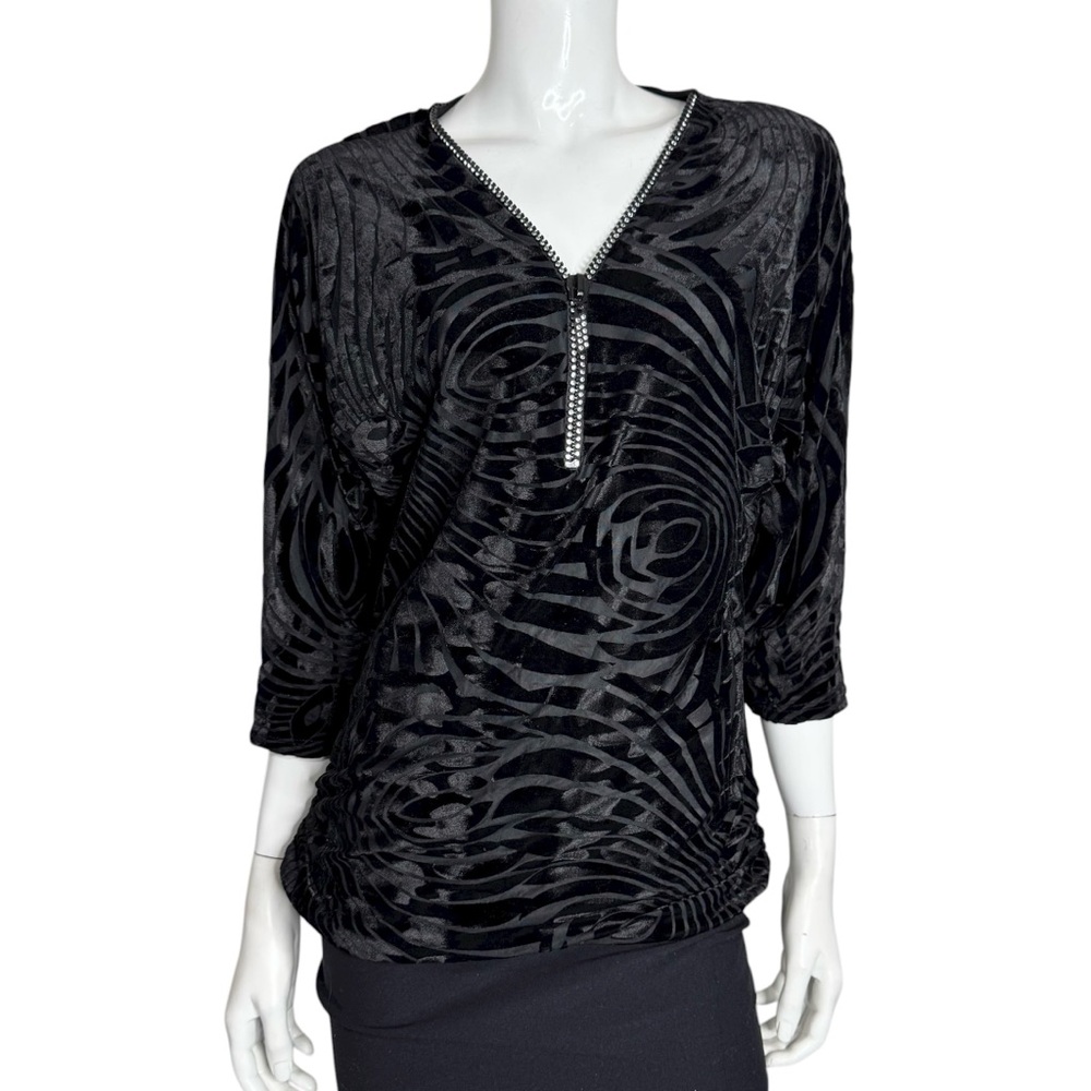 Frank Lyman Design Black Tiger Print Velvet Elbow Length Sleeves Blouse - Picture 2 of 8